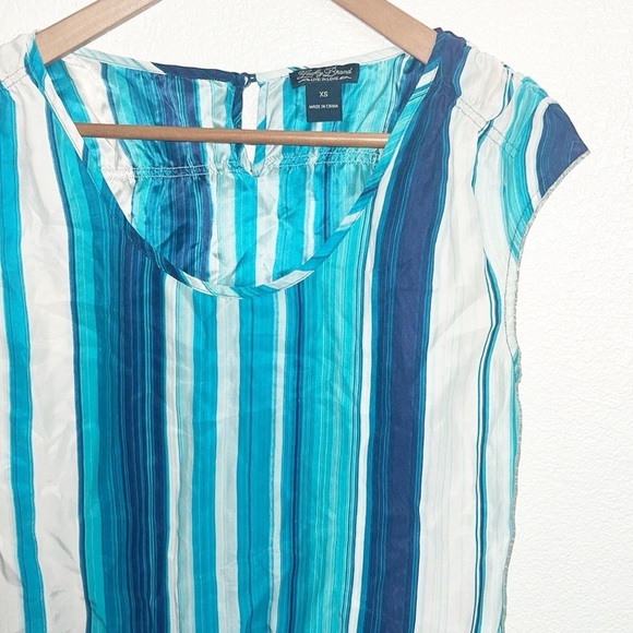 Lucky Brand Blue Striped Cap Sleeve Women’s Blouse With Button Closure & Keyhole - Picture 2 of 9